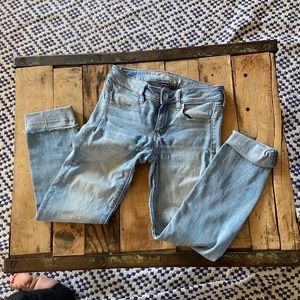 American eagle light wash Capri jeans. Size 0